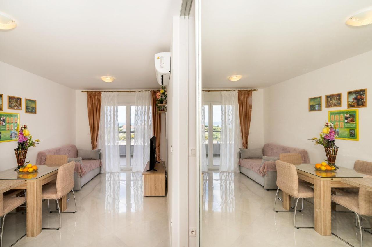 Modern Apartments Sirobuja Split Bagian luar foto
